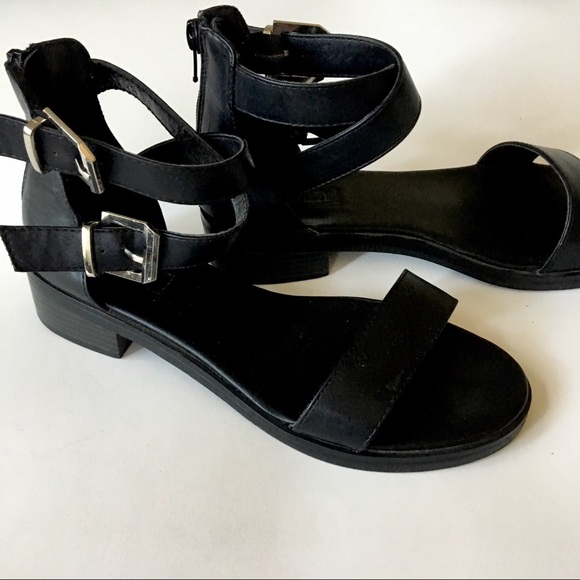 BUNDLED | faux leather buckle sandal | - Picture 3 of 8